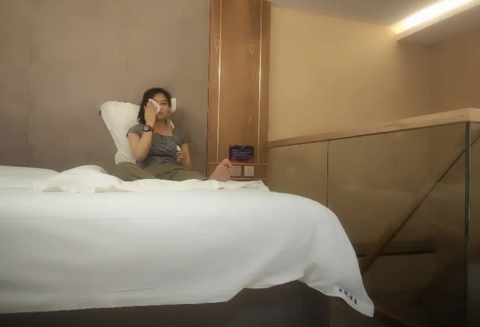 56OB5Yqb77yaU1RQMjEwOTgg6Imv5a625bCR5aaH6LCD5pWZ5ZWq5ZWq77yM6ZWc5aS05YmN5oyJ552A5aS05o+S5Zi077yM6aqR6IS45oq95o+S56m/5LiK6buR5Lid77yM5oqs6LW35Y+M6IW/54yb5pON5Yeg5LiL5bCx5bCEW01QNC84MDcuOE1CXQ==