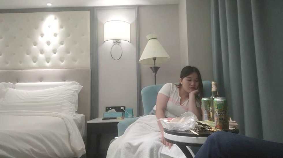 5YS/5a2Q55qE5bm85biI6ICB5biI6KKr5a626ZW/54GM6YaJ5Zyo6YWS5bqX6YeM6L+35aW4IQ==