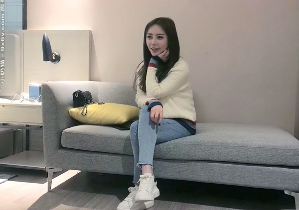 6auY6aKc5YC85aSW5Zu05bCP5aeQ5aeQ77yM54yb55S35pq05Ye75LuO5rKZ5Y+R5oiY5paX5Yiw56m/5LiK