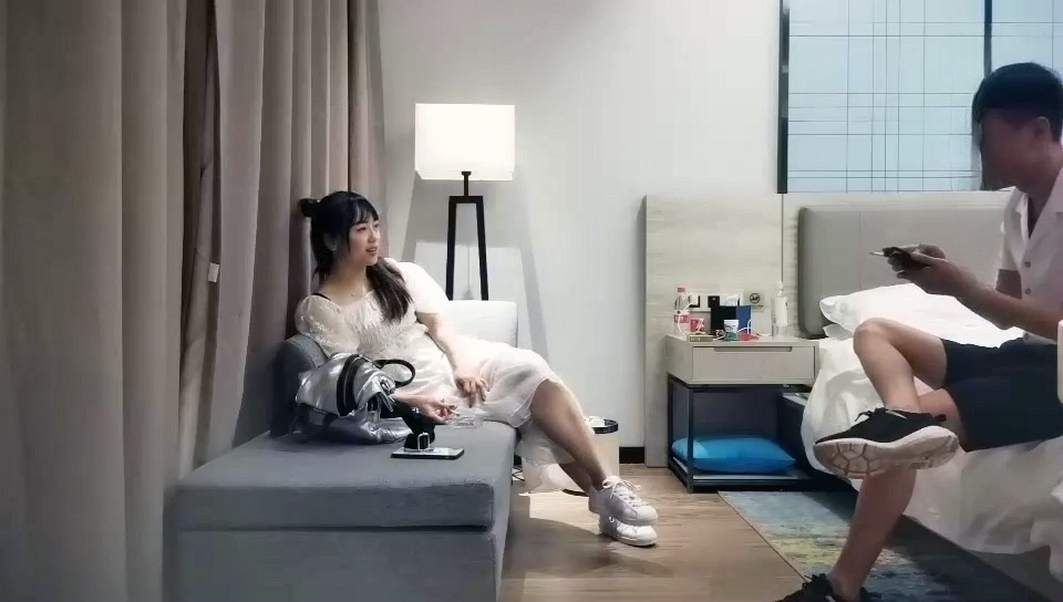 55Sc576O55m96KOZ5aa55a2Q6IiM5ZC75pG46YC86YCP6KeG6KOF5Y+j5Lqk77yM5LiK5L2N6aqR5LmY5ZCO5YWl54yb5pON5ZG75ZCf