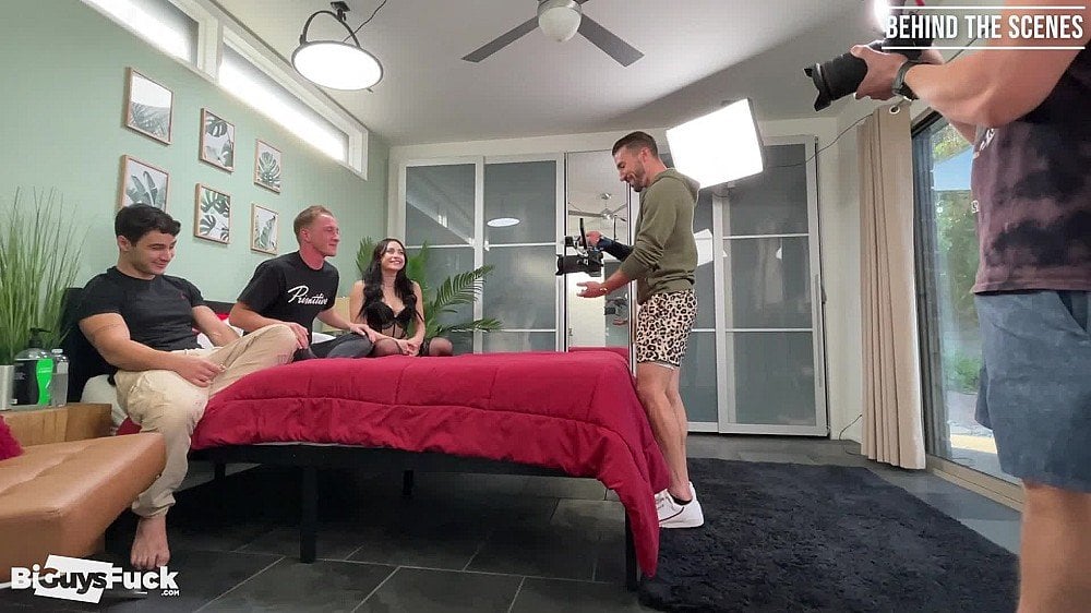 Y2FsZWIgbWlsbHMgbGlhbSBxdWlubiBhbmQgbHVuYSBsb3BleiBidHM=