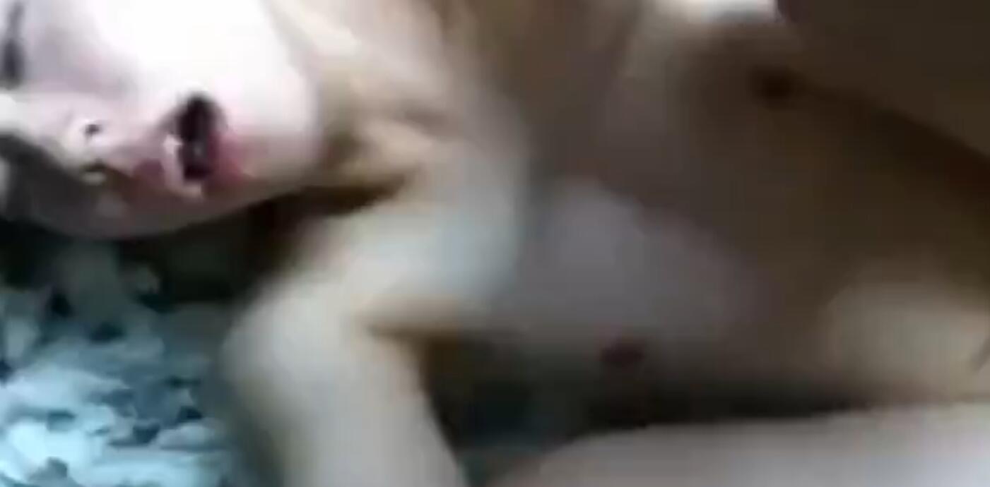 54i45aaI5Y675LiK54+t5LqG77yM5aeQ5byf5Lik5Liq5Zyo5a625YG35bCd56aB5p6c