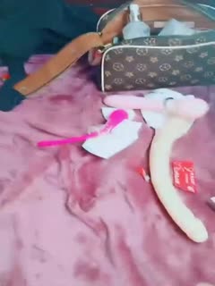 44CQ6aqa5aaI5bim552A5Lik5Liq5aWz5YS/5LiA6LW35aSn56eA55u05pKt44CR5YWo56iL6Zyy6IS45aW95Yi65r+A6buR5Lid5oOF6Laj6KOF6K+x5oOR5ZCD5aW26IiU6YC8QVbmo5Loh6rmhbDpqprnqbTlq6nnmoTlh7rmsLQ=