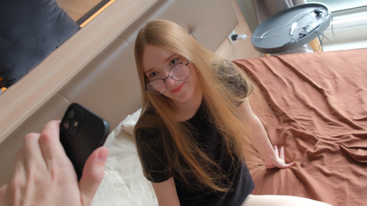 5oiR5Y+R546w5oiR55qE57un5aa55q2j5Zyo5YGa6Imy5oOF54mH